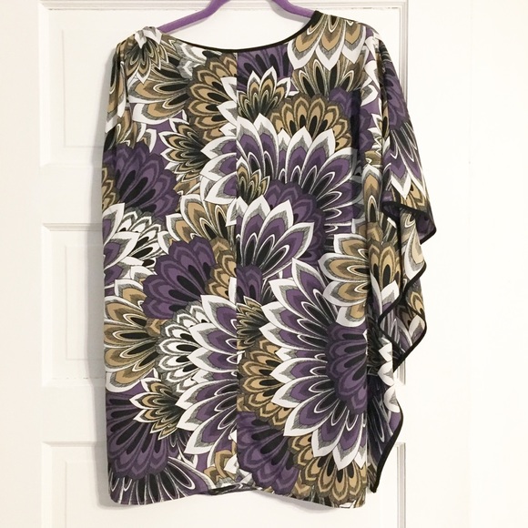 Bisou Bisou EUC Asymmetrical Sleeve Flowy Blouse - Picture 2 of 6